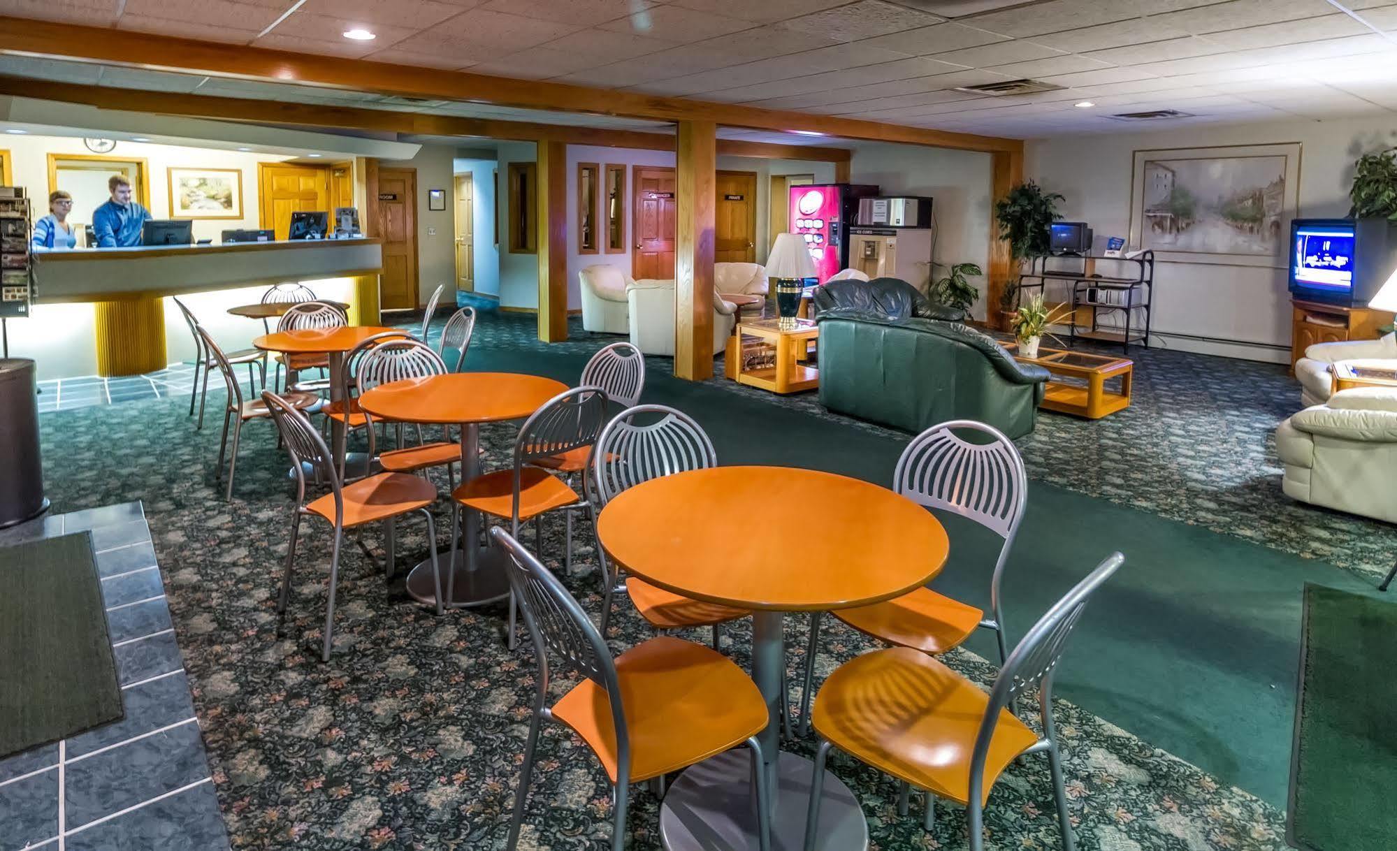 Terrace Bay Hotel - Lakefront Escanaba Exterior photo
